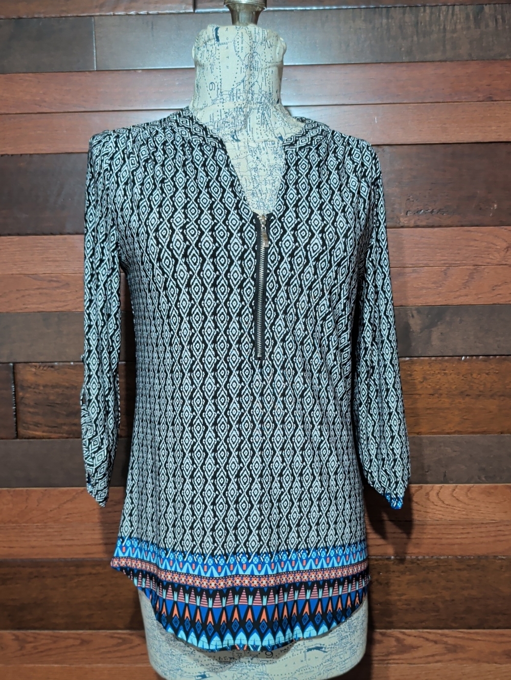 By Design Geometric Print V-Neck Women's Top in Black and White with Blue Accent